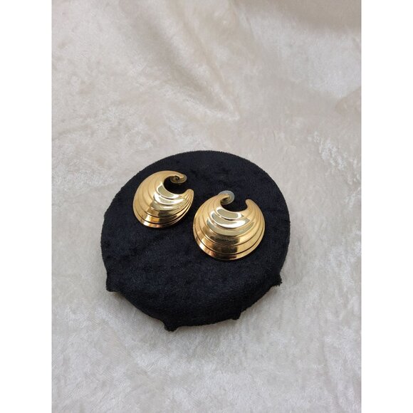 Vintage 1992 Avon Gold Tone Sculpted Button Push Back Statement Earrings - Picture 3 of 5
